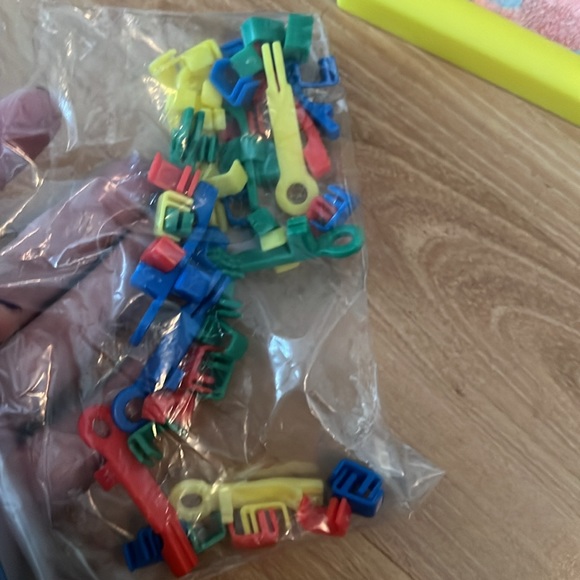 Lakeshore Sand Art Kit - Picture 9 of 16